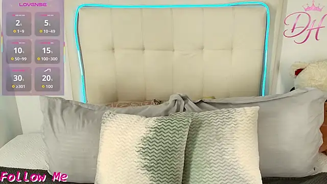 Daphne Hills online show from 04-24-26, 06:10