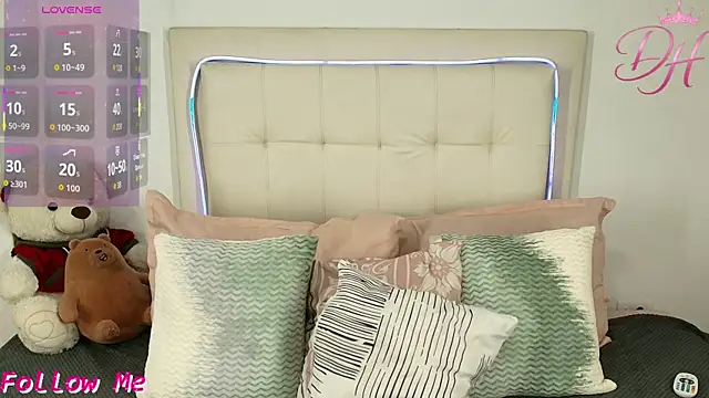 Daphne Hills online show from 04-10-26, 06:37