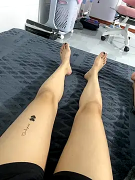 Bella wett online show from 11-12-25, 03:49