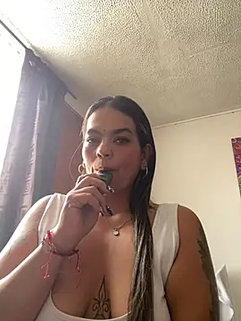 Snapshot of tasha_velvet chatting on 06-19-26, 05:52 tasha velvet online show from 06-19-26, 05:52