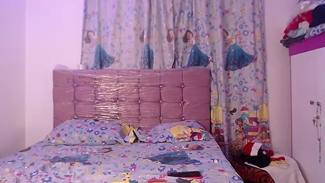 AishaOwens online show from 12-16-25, 08:02