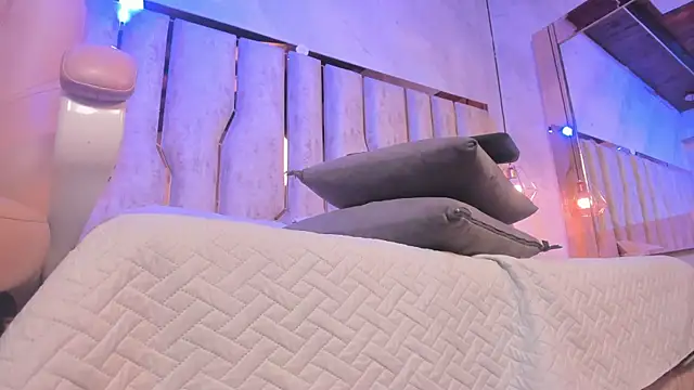 Snapshot of Caroline_palmerr chatting on 01-17-26, 03:21 Caroline palmerr online show from 01-17-26, 03:21