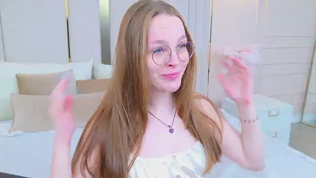 Snapshot of MadisonSmitt chatting on 06-17-26, 05:29 MadisonSmitt online show from 06-17-26, 05:29