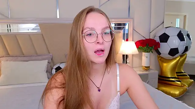Snapshot of MadisonSmitt chatting on 07-11-26, 05:08 MadisonSmitt online show from 07-11-26, 05:08