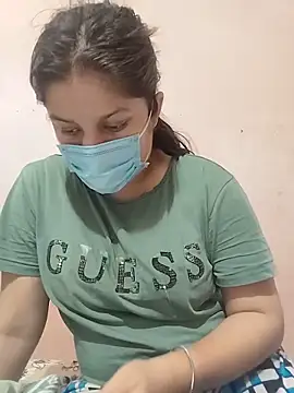 Cute hotzara online show from 05-15-26, 08:45