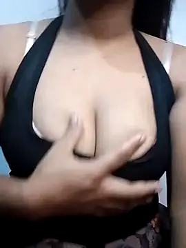 Snapshot of YuCii2k1 chatting on 11-17-25, 07:12 YuCii2k1 online show from 11-17-25, 07:12