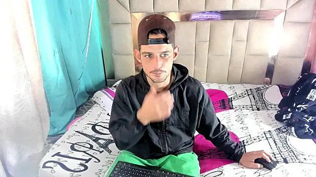 Sexybigjefffx online show from 12-15-25, 06:36