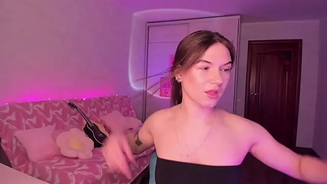 luna lust 212 online show from 06-15-26, 04:23