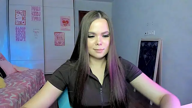 Snapshot of Kira_love_81 chatting on 05-21-26, 07:44 Kira love 81 online show from 05-21-26, 07:44