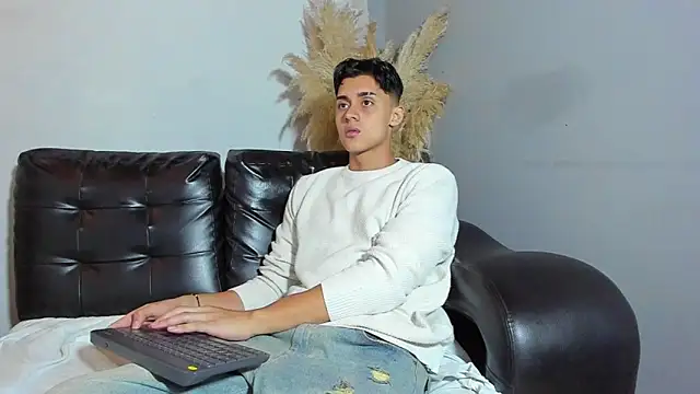 ZeusBrant online show from 04-11-26, 01:04