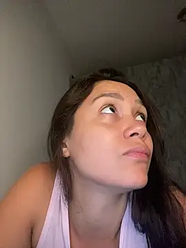 Snapshot of carolsapequinha chatting on 02-16-26, 11:02 carolsapequinha online show from 02-16-26, 11:02