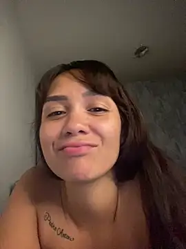 Snapshot of carolsapequinha chatting on 05-02-26, 04:07 carolsapequinha online show from 05-02-26, 04:07