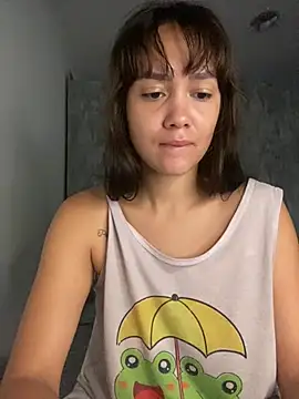 Snapshot of carolsapequinha chatting on 05-03-26, 02:53 carolsapequinha online show from 05-03-26, 02:53
