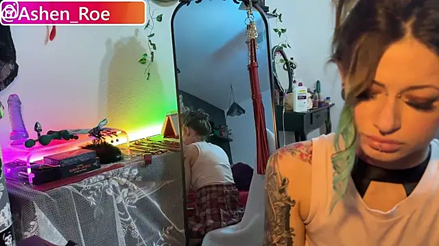 Snapshot of AshenRoe chatting on 04-21-26, 02:51 AshenRoe online show from 04-21-26, 02:51
