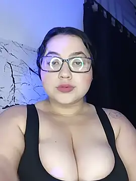 Snapshot of Sweety_chloe chatting on 06-06-26, 11:10 Sweety chloe online show from 06-06-26, 11:10