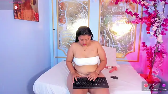 luna blaze cr online show from 11-24-25, 07:58