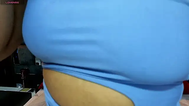 IssaJones  online show from 11-28-25, 07:47