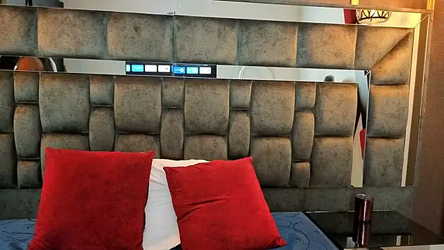 IssaJones  online show from 11-14-25, 07:39