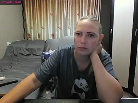 Snapshot of JenniDeep chatting on 06-07-26, 03:28 JenniDeep online show from 06-07-26, 03:28