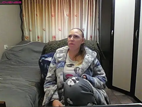 Snapshot of JenniDeep chatting on 05-10-26, 11:47 JenniDeep online show from 05-10-26, 11:47