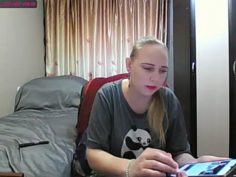 Snapshot of JenniDeep chatting on 02-17-26, 11:51 JenniDeep online show from 02-17-26, 11:51