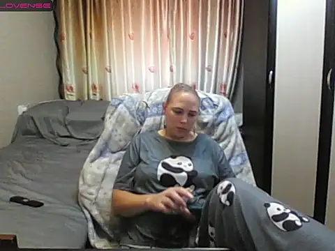 Snapshot of JenniDeep chatting on 06-23-26, 10:13 JenniDeep online show from 06-23-26, 10:13