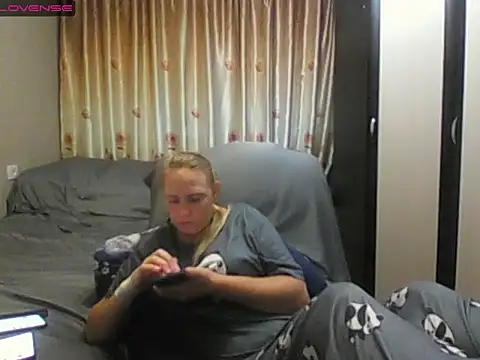 Snapshot of JenniDeep chatting on 07-23-26, 03:52 JenniDeep online show from 07-23-26, 03:52