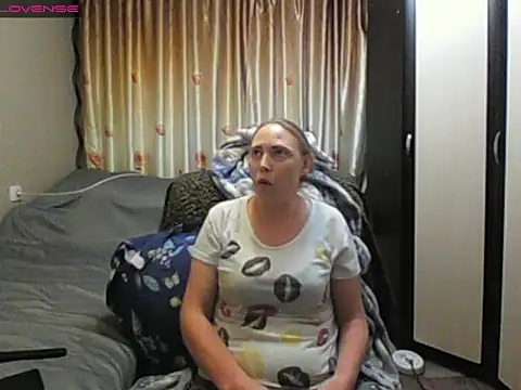 Snapshot of JenniDeep chatting on 05-07-26, 03:15 JenniDeep online show from 05-07-26, 03:15