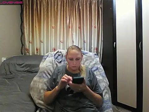 Snapshot of JenniDeep chatting on 06-04-26, 10:20 JenniDeep online show from 06-04-26, 10:20