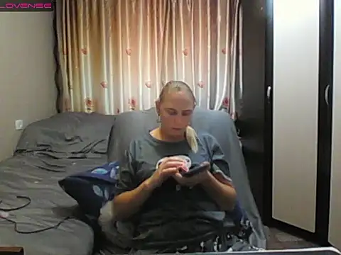 Snapshot of JenniDeep chatting on 07-06-26, 08:43 JenniDeep online show from 07-06-26, 08:43
