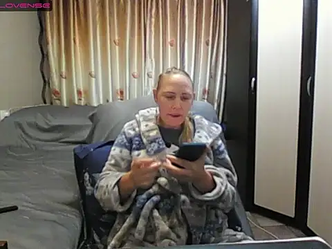 Snapshot of JenniDeep chatting on 06-01-26, 03:11 JenniDeep online show from 06-01-26, 03:11