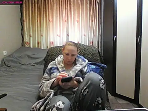 Snapshot of JenniDeep chatting on 05-15-26, 10:13 JenniDeep online show from 05-15-26, 10:13