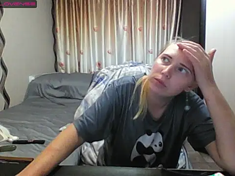 Snapshot of JenniDeep chatting on 06-13-26, 02:59 JenniDeep online show from 06-13-26, 02:59