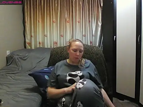 Snapshot of JenniDeep chatting on 04-21-26, 03:29 JenniDeep online show from 04-21-26, 03:29