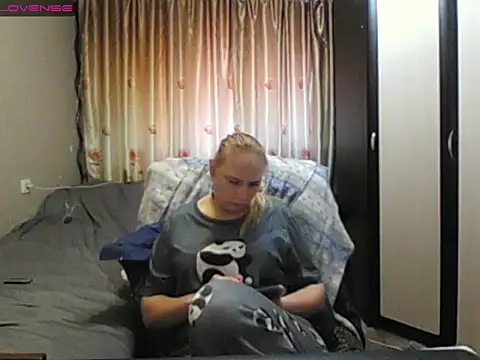 Snapshot of JenniDeep chatting on 04-28-26, 03:00 JenniDeep online show from 04-28-26, 03:00