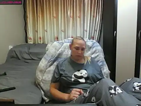 Snapshot of JenniDeep chatting on 06-22-26, 06:27 JenniDeep online show from 06-22-26, 06:27