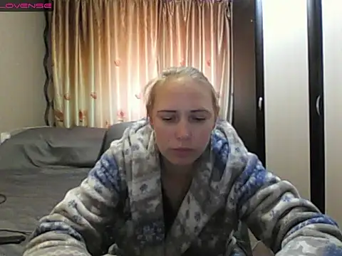 Snapshot of JenniDeep chatting on 05-28-26, 12:00 JenniDeep online show from 05-28-26, 12:00
