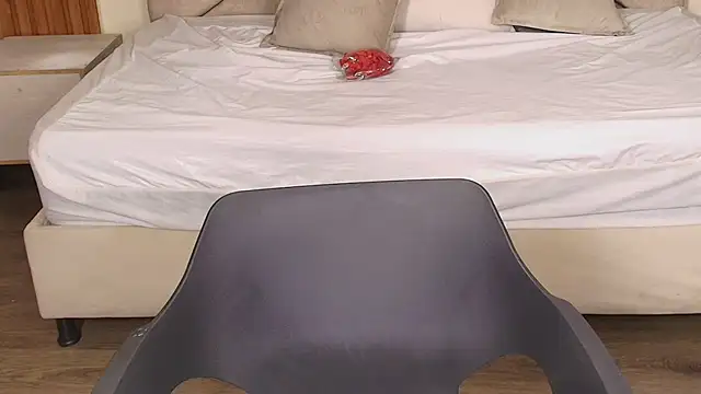 Laracooper  online show from 03-04-26, 07:43