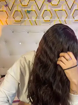 MelanyyJhonson15 online show from 05-13-26, 03:57