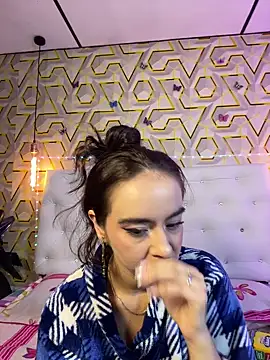 MelanyyJhonson15 online show from 05-27-26, 03:25