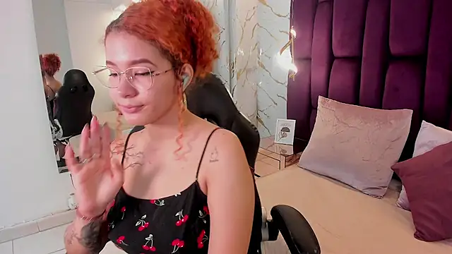 avrilwaynee online show from 11-18-25, 01:03