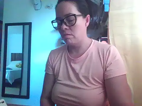 Snapshot of caroline_47 chatting on 04-30-26, 03:30 caroline 47 online show from 04-30-26, 03:30