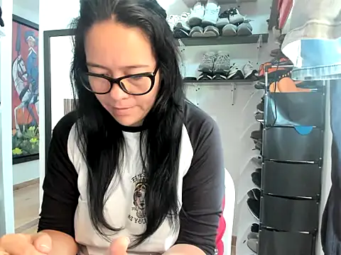 Snapshot of caroline_47 chatting on 04-18-26, 04:09 caroline 47 online show from 04-18-26, 04:09