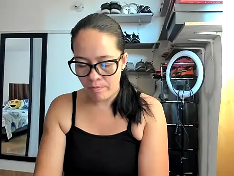 caroline 47 online show from 02-11-26, 01:11