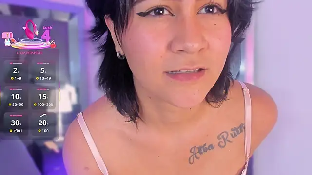 Snapshot of SnakeMuse chatting on 11-14-25, 05:11 SnakeMuse online show from 11-14-25, 05:11