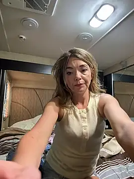 Snapshot of miatate chatting on 04-06-26, 10:44 miatate online show from 04-06-26, 10:44