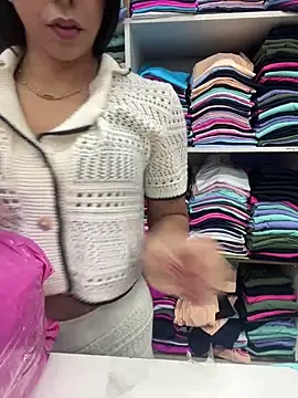 Snapshot of Monahliza chatting on 12-01-25, 03:35 Monahliza online show from 12-01-25, 03:35