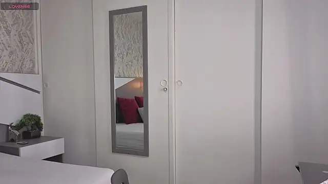 Sasha Wolff online show from 04-16-26, 09:04