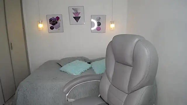 Snapshot of selene_rouse_ chatting on 04-21-26, 11:00 selene rouse online show from 04-21-26, 11:00