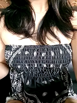 Snapshot of Lynk2x chatting on 11-13-25, 12:42 Lynk2x online show from 11-13-25, 12:42